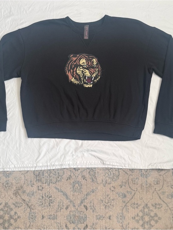 Betsey Johnson Tops - Betsey Johnson Black Tiger Graphic Sweatshirt XL